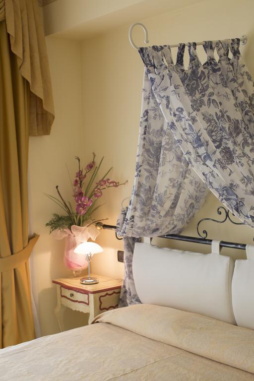 Relais Du Lac Ντεζεντσάνο ντελ Γκάρντα Εξωτερικό φωτογραφία