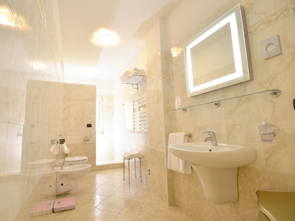 Relais Du Lac Ντεζεντσάνο ντελ Γκάρντα Εξωτερικό φωτογραφία